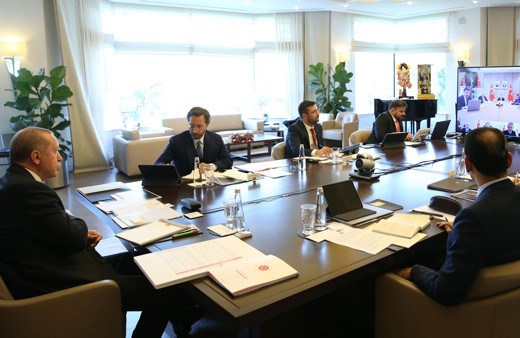 Kabine üyelerine her 4 günde bir koronavirüs testi yapıldığı ortaya çıktı