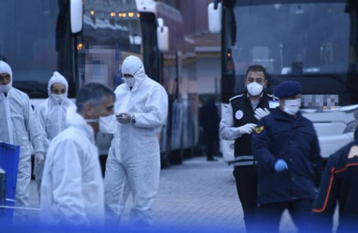 Koronavirüsü pozitif çıkan umreciler hastanede