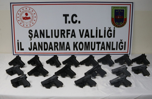 Şanlıurfa'daki kaçakçı operasyonunda silahlar stepneden çıktı