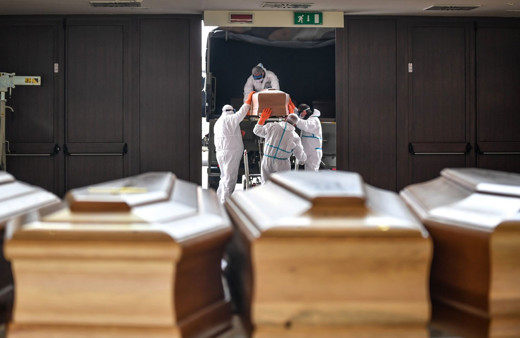 Korkunç görüntüler! İspanya ve İtalya'da sokaklar cenazelerle doldu