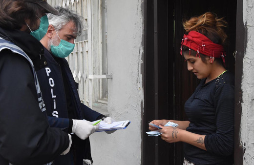 Kütahya'da sosyal yardımlar ailelerle buluşmaya başladı