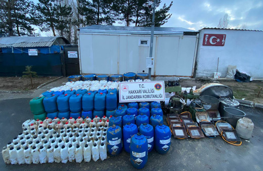 Hakkari'de uyuşturucu operasyonu malzemeleri toprağa gömmüşler