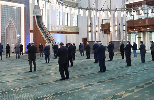Diyanet cuma namazı kıldırmaktan vazgeçti