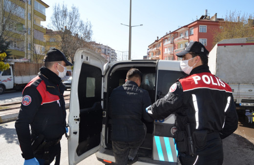 20 yaş ve altındaki 5 genç, evlerine götürüldü