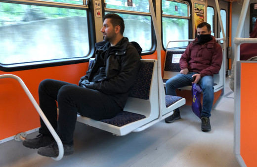 Maskeyi cebine koydu metrobüste maskesiz yolculuk etti