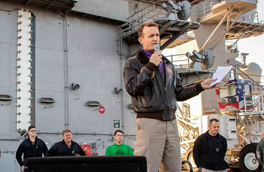 Görevden alınan ABD uçak gemisinin kaptanında da koronavirüs çıktı