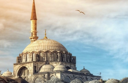 Cuma günü duaların kabul olduğu vakit tam bu saatte ellerinizi açın, dua edin!