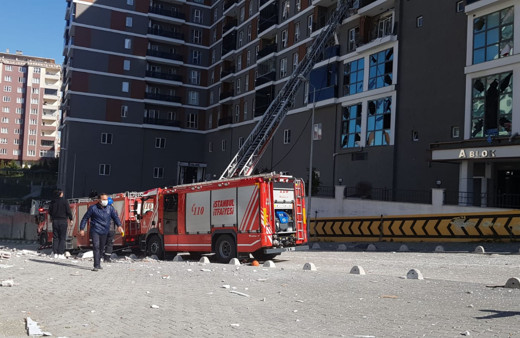 İstanbul Esenyurt'ta bir apartmanda doğalgaz patlaması! Yaralılar var