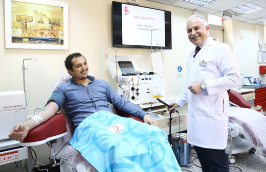 Koronavirüsü yenen doktor ilk gönüllü plazma bağışçısı oldu