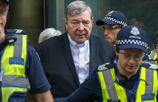 Papa cinsel tacizden tutuklanan papaz ve kardinaller için dua etti