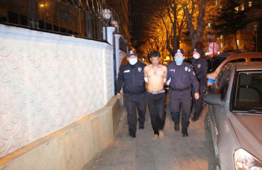 Konya'da madde bağımlısı genç anne ve babasını rehin aldı