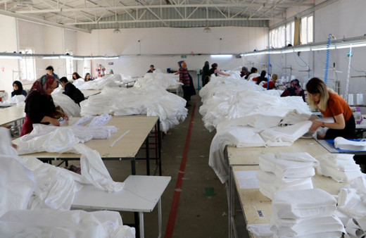 MEB'den sağlık çalışanlarına günde 10 bin adet önlük Mersin pilot il oldu