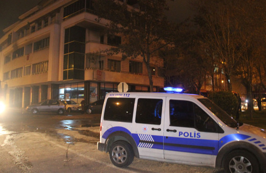 Konya'da anne ve babasını rehin alıp, evde yangın çıkardı