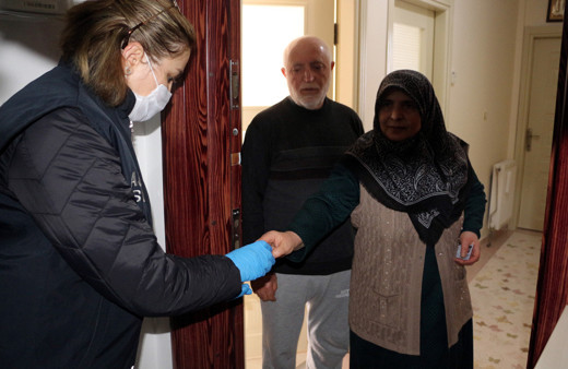 Tokat'ta 34 yıllık evlilik yüzüklerini Milli Dayanışma Kampanyası'na bağışladılar