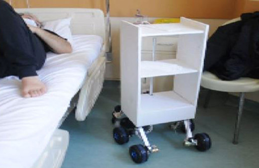 İstanbul'da Covid-19 hastalarına ilaç ve yemeği robot servis etmeye başladı