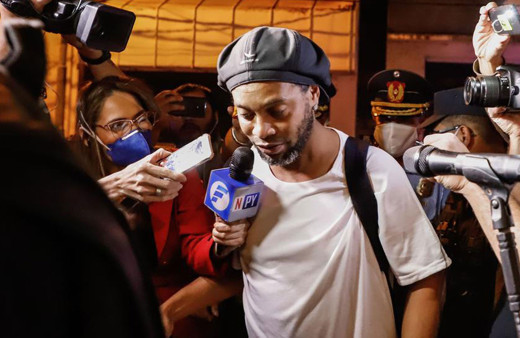 Ronaldinho 4 yıldızlı ev hapsine böyle gitti