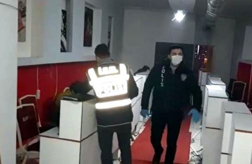 Esenyurt'ta mühürlenen iş yerinde sanal kumar oynadılar