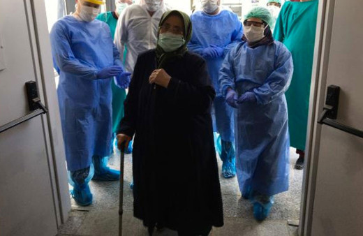 Günün teselli haberi! Türkiye'deki en zorlu koronavirüs hastası iyileşti