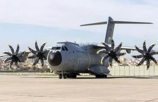 Türkiye'den koronayla mücadele için İngiltere'ye yardım malzemesi desteği