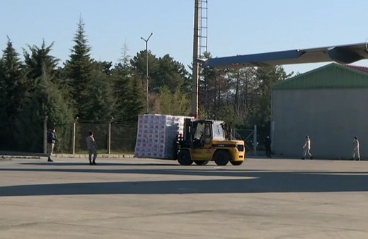 Türkiye'den İngiltere'ye tıbbi yardım malzemesi desteği