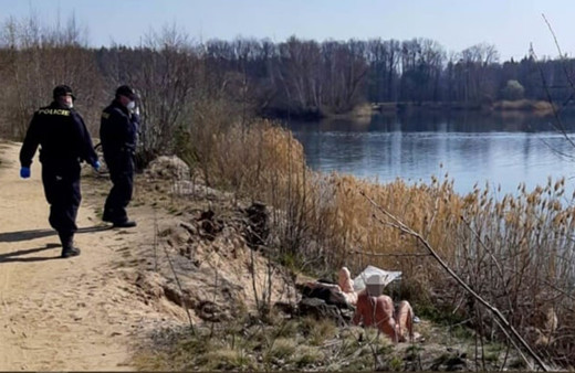 Polisten koronavirüs uyarısı! Çıplak gezebilirsiniz ama maskesiz gezemezsiniz
