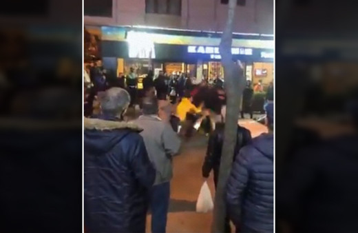 Sokağa çıkma yasağı kuyruk kavgası çıkardı Şoke eden görüntüler