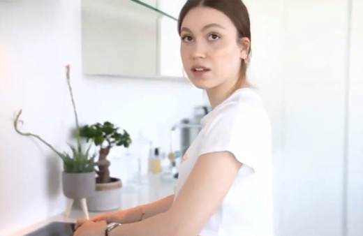 Duygu Özarslan sahanda yumurta ile rezil oldu Nurgül Yeşilçay kapat attı