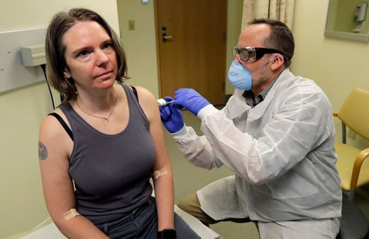 Koronavirüs aşısının denendiği ilk kişi Jennifer Haller iki güne dikkat çekti