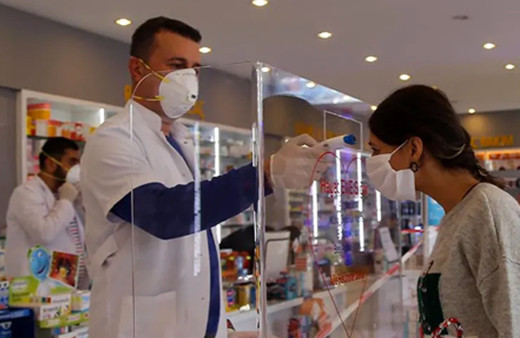 Ücretsiz maske dağıtımı İzmir'deki eczanelerde de başladı