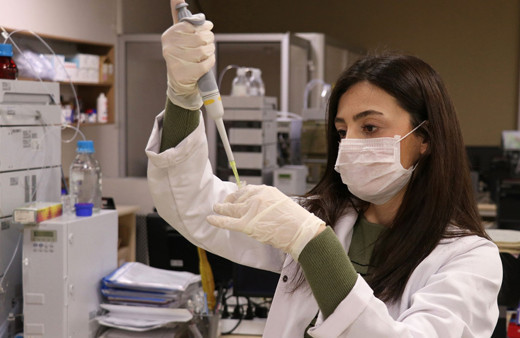 Ege Üniversitesi Kovid-19 aşı çalışmasında heyecanlandıran gelişmeyi duyurdu