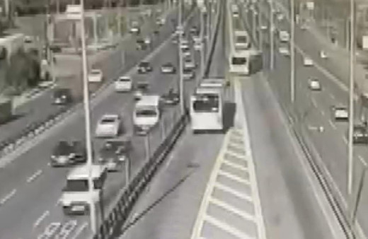 İstanbul Avcılar'daki metrobüs kazası böyle görüntülendi