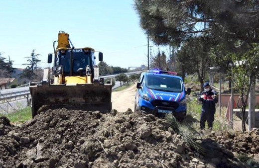 Tekirdağ'dan İstanbul'a giden ara yollar toprak yığınları ile kapatılıyor