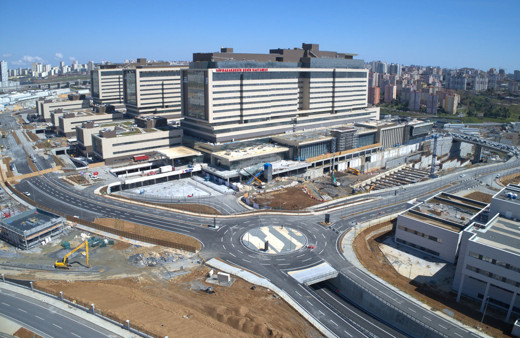 Başakşehir Şehir Hastanesi’nde geri sayım açılışa 3 gün kala kara yolları ortaya çıktı