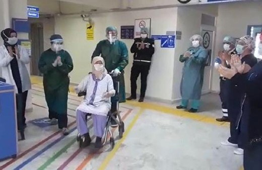 Samsun'da 99 yaşındaki Fatma Ay koronavirüsü yendi