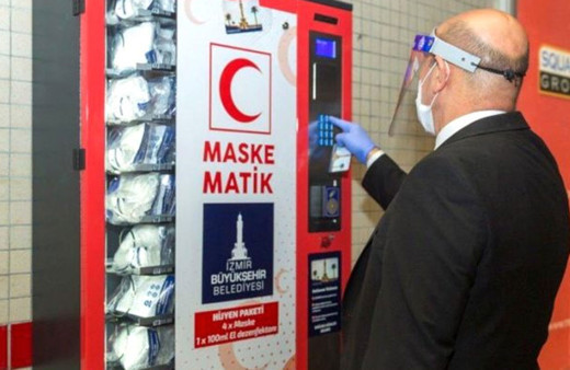 İzmir Büyükşehir Belediyesi maskematikleri devreye koydu! Metro kartı okutarak alınabiliyor