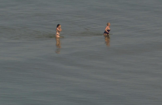 İstanbul Kilyos'ta sokağa çıkma yasağına rağmen denize girenler oldu
