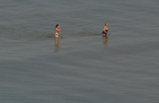 İstanbul Kilyos'ta sokağa çıkma yasağına rağmen denize girenler oldu