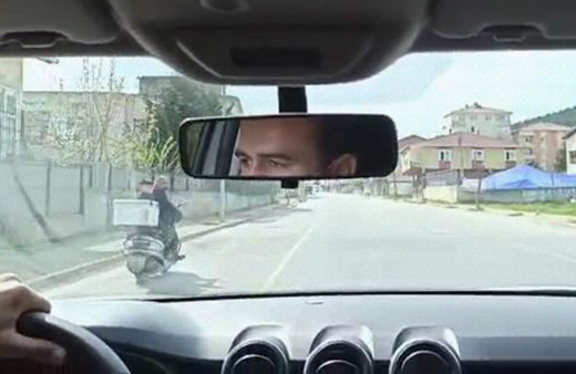 İstanbul Sultanbeyli'de yasağa uymayan motosikletli ile polis arasında kovalamaca