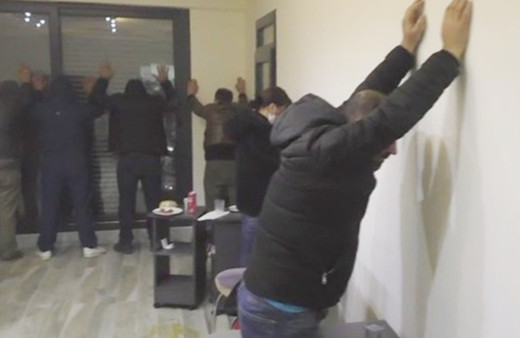 Manisa'da villaya kumar baskını: 19 kişiye 67 bin lira ceza kesildi