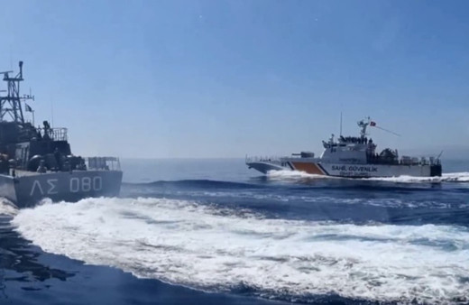 Yunan botları Türk karasularına girdi Sahil Güvenlik'ten ayarı alıp kaçtı
