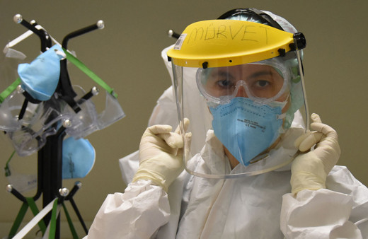 Koronavirüs yoğun bakım ünitesinde neler yaşanıyor? İşte o görüntüler