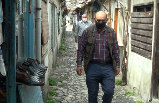 Çorum'da dünyanın en dar sokağında sosyal mesafe kuralı ilginç görüntüler