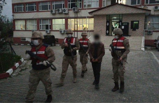 6 yıldır aranan terörist kahvehanede kumar oynarken yakayı ele verdi