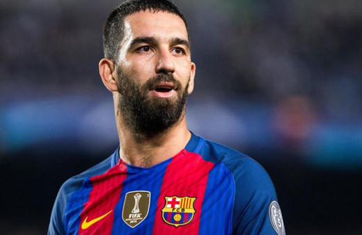 Arda Turan'dan Şanlıurfalı çocuklara 23 Nisan sürprizi