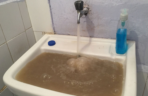 Beytüşşebap'ta yağmur suları içme suyu şebekesine karıştı