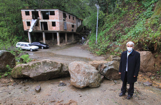 Rizeli muhtardan sıra dışı koronavirüs önlemi