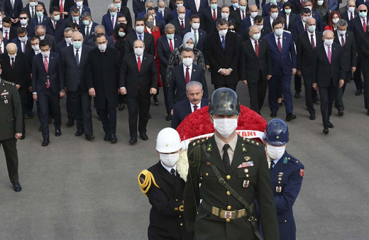 TBMM Başkanı Mustafa Şentop ve beraberindeki devlet erkanı Anıtkabir'i ziyaret etti