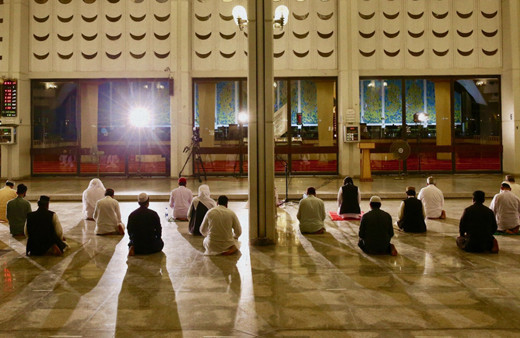 Pakistan'da ilk teravih namazı kılındı