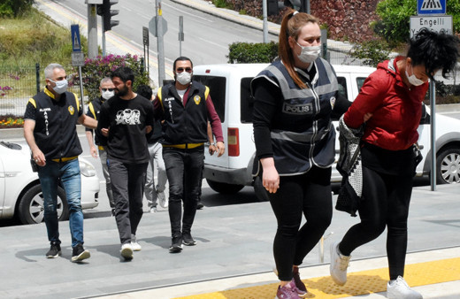 Antalya'da yarış motosikleti çalan şebeke çökertildi hırsızlardan biri kadın
