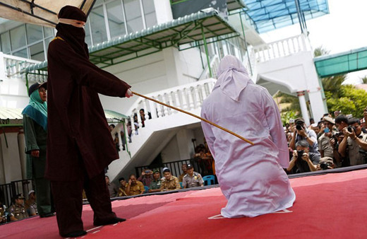 Suudi Arabistan, kırbaç cezasını kaldırdı yerine hapis ve para cezası geldi